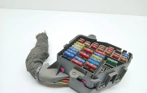 Audi A3 S3 8L Fuse module