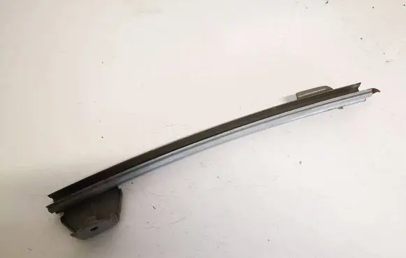 Toyota Avensis T270 Front door glass trim molding 