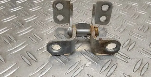 Toyota RAV 4 (XA30) Loading door upper hinge 