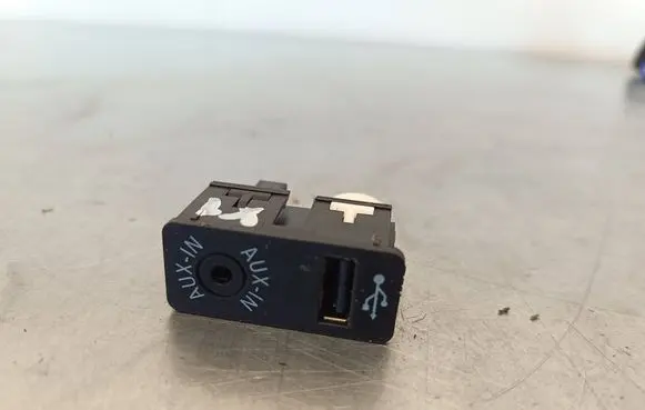 BMW X1 F48 F49 USB socket connector