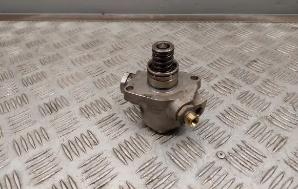 Audi Q7 4M Fuel injection high pressure pump