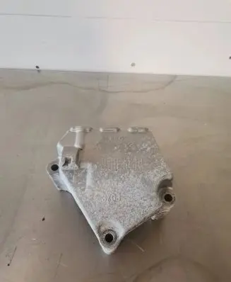 Opel Mokka X Engine mounting bracket 95073703 3703 G2951100