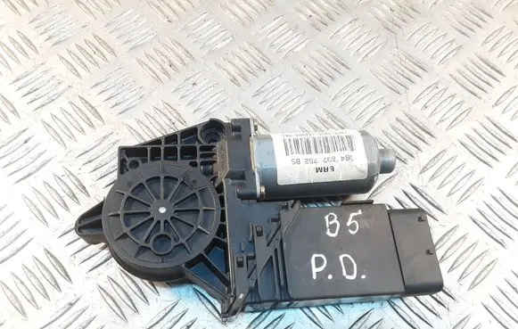 Volkswagen PASSAT B5 Front door window regulator motor 3B4837752BS