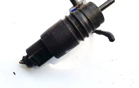 Volkswagen PASSAT B5 Windscreen/windshield washer pump v10080204 1j0973722