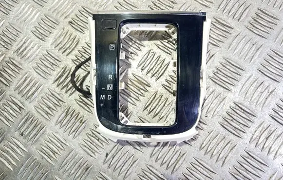 Suzuki SX4 S-Cross Gear shift selector indicator 