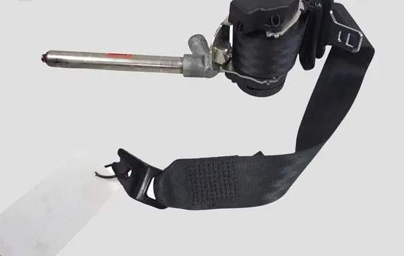Volvo V70 Rear seatbelt 39821969 040136