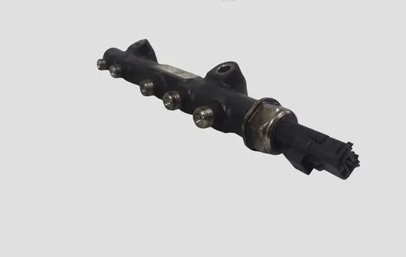 Volvo V40 Fuel main line pipe 968529758002 130304157 1235340581