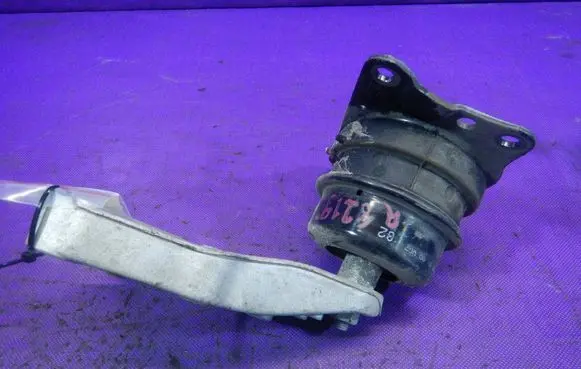 Skoda Fabia Mk2 (5J) Engine mount vacuum valve 