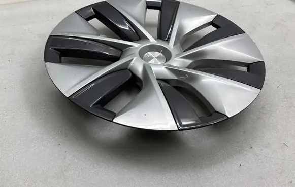 Tesla Model Y R19 wheel hub/cap/trim 104423500C