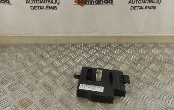 Opel Vivaro Comfort/convenience module P8200409680 281187388A 00086140