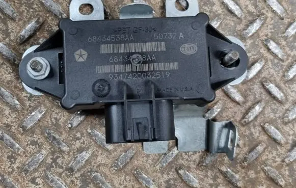 Chrysler Pacifica Fuel injection pump control unit/module 68434538AA