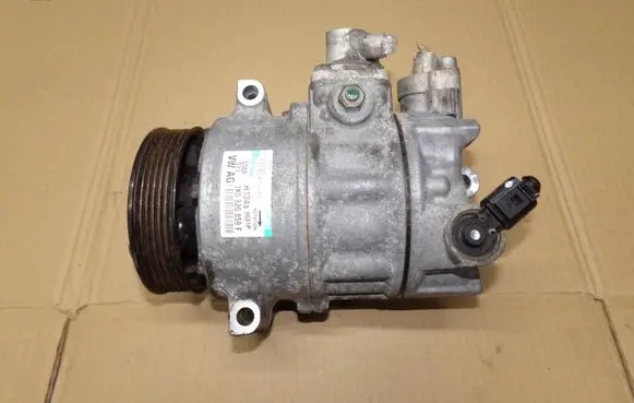 Volkswagen Golf V Air conditioning (A/C) compressor (pump) 1K0820859F