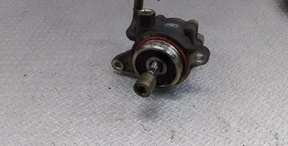 Nissan Primera Power steering pump 5M321 34071133