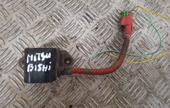 Mitsubishi Space Gear Airbag deployment crash/impact sensor MB920015