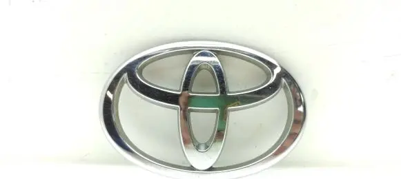 Toyota Avensis Verso Manufacturers badge/model letters 