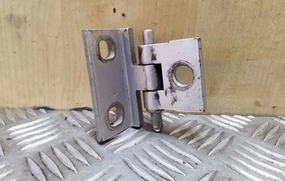 Volvo V70 Front door lower hinge 