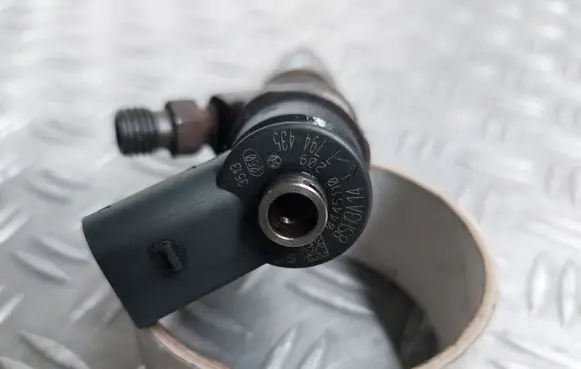 BMW 1 E81 E87 Fuel injector 0445110209