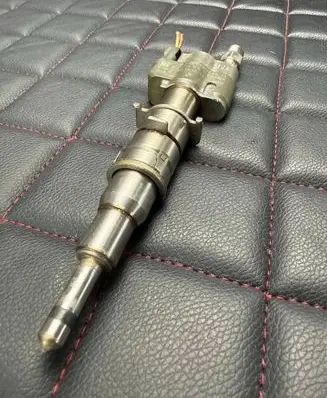 BMW 3 E90 E91 Fuel injector 7589048 758904811 10181010