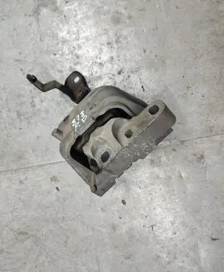 Volkswagen PASSAT CC Engine mount bracket 1K0199262