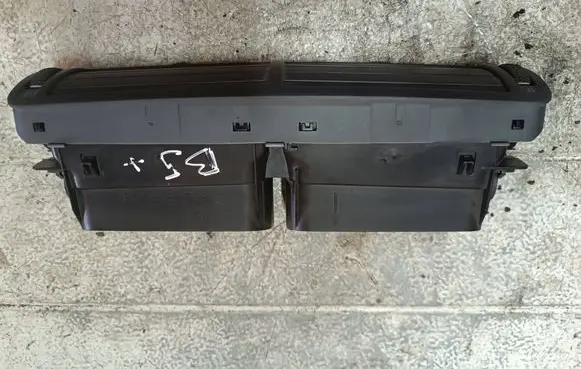 Volkswagen PASSAT B5.5 Dash center air vent grill 3B0819728