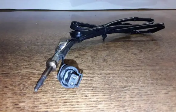 BMW 5 F10 F11 Exhaust gas temperature sensor 8514730 2656002921