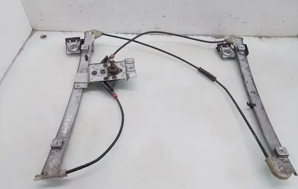 Volkswagen Golf III Front door manual window regulator 
