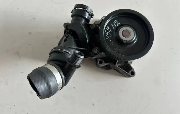 BMW X3 E83 Water pump 8L0859827