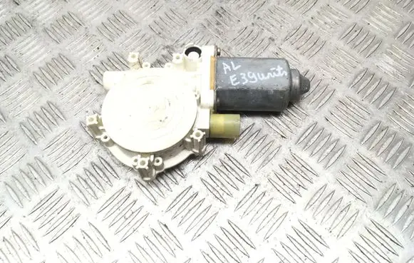 BMW 5 E39 Rear door window regulator motor 9030144 67628 360511