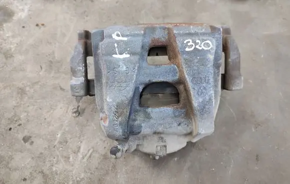Volkswagen PASSAT B7 USA Front brake caliper