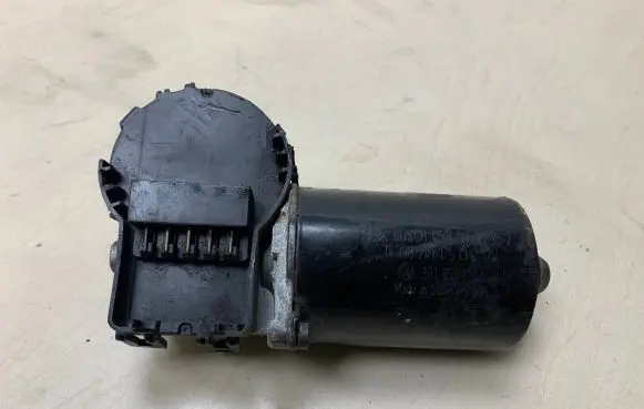 Volkswagen PASSAT B5.5 Wiper motor 3B1955113B 0390241175 0589306252