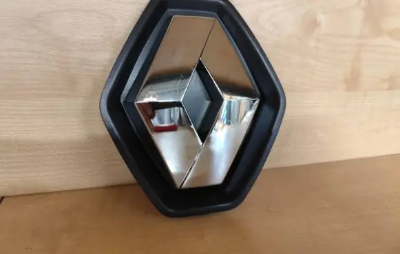 Renault Master III Manufacturer badge logo/emblem 628950003R