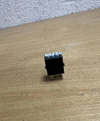 Volkswagen PASSAT B6 Other relay 4H0951253C D9832