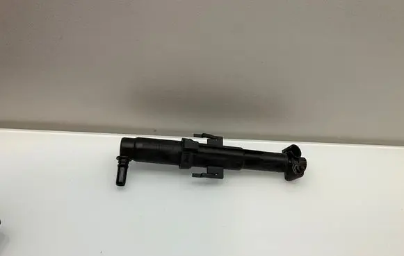 BMW 6 F12 F13 Headlight washer spray nozzle 7246088