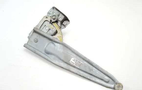 Rear door manual window regulator