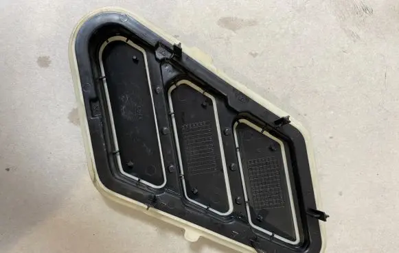 Peugeot Rifter Quarter panel pressure vent 9818354180