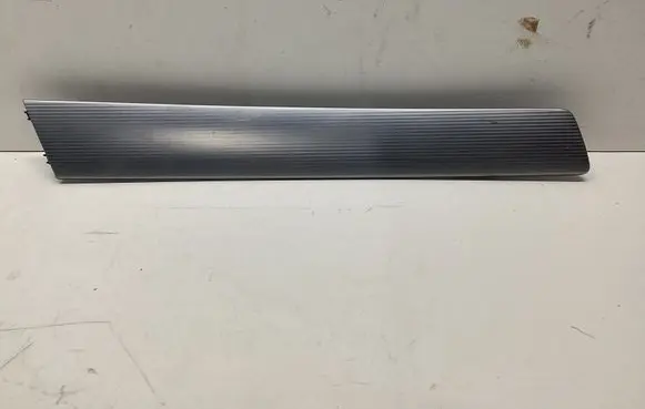 Volkswagen Touareg II Front door trim bar 7P6867439C