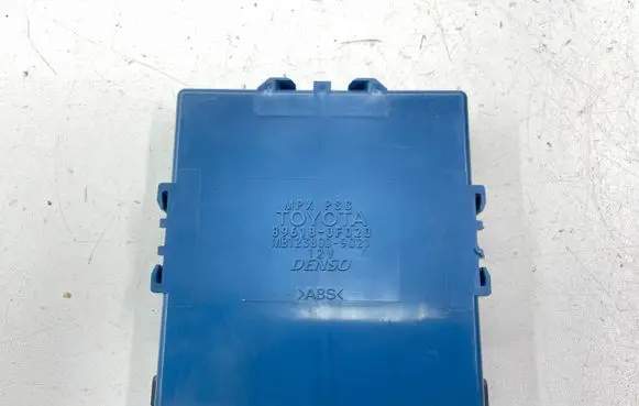 Toyota Corolla Verso AR10 Combustion control unit/module 896180F020 MB1238009021