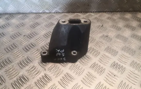 Engine mounting bracket