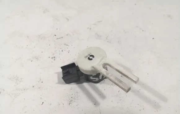 Opel Astra J Clutch pedal sensor 10366474