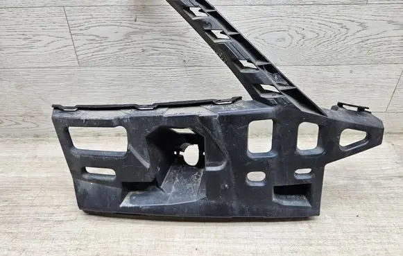 Skoda Octavia Mk3 (5E) Front bumper mounting bracket 5E0807056D