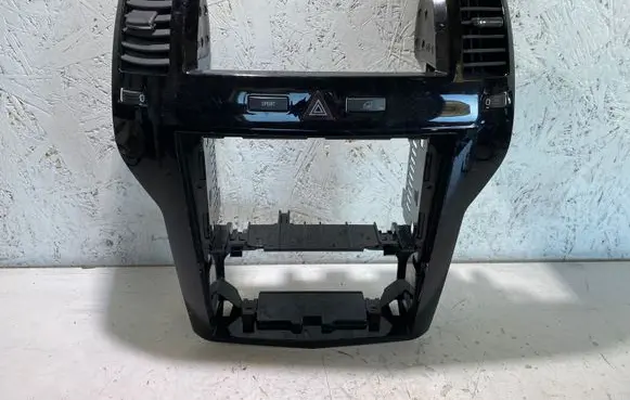 Opel Zafira B Radio/GPS head unit trim 13100107
