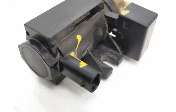 Mercedes-Benz B W245 Vacuum valve A0061536628 07T274 70078202