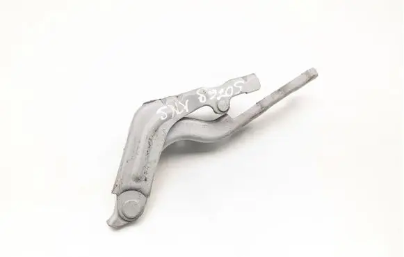 Engine bonnet/hood hinges