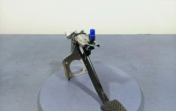 Accelerator throttle pedal