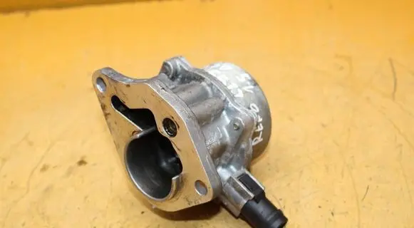 Renault Clio II Vacuum pump 8200327149