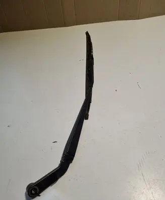 Front wiper blade arm