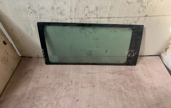 Mercedes-Benz Vito Viano W639 Side middle window/glass 