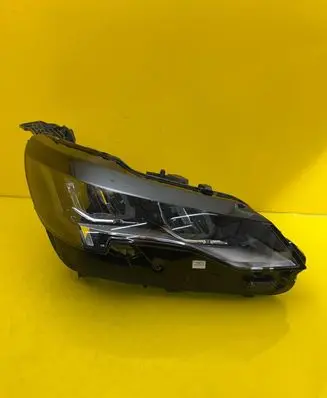 Peugeot 5008 II Headlight/headlamp 9836230180