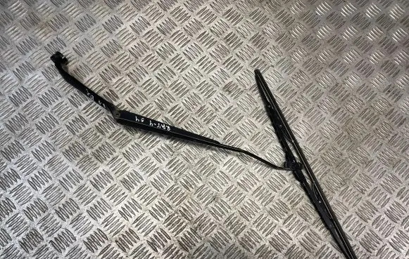 Toyota RAV 4 (XA20) Windshield/front glass wiper blade 