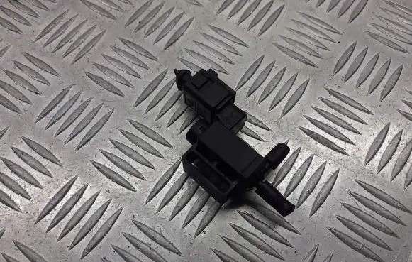 Skoda Octavia Mk1 (1U) Valve vacuum 037906283C